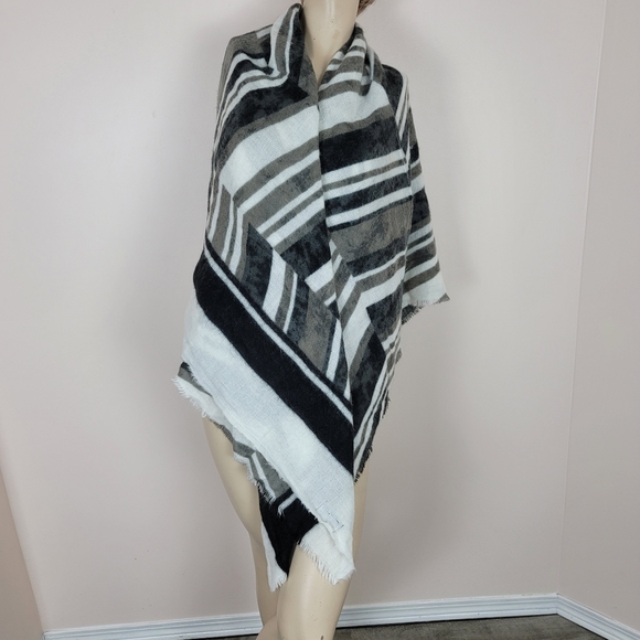 Zara black white gray striped fuzzy blanket scarf - Picture 8 of 13